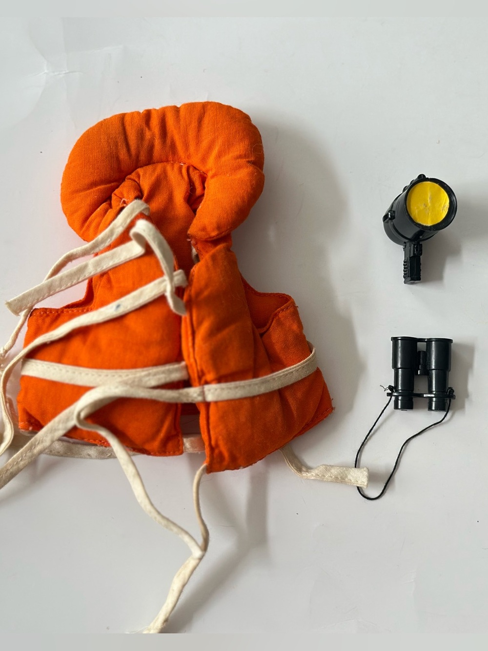 Vintage GI Joe 1965 Navy Attack #7607, Life Vest, Binoculars, Signal Lite